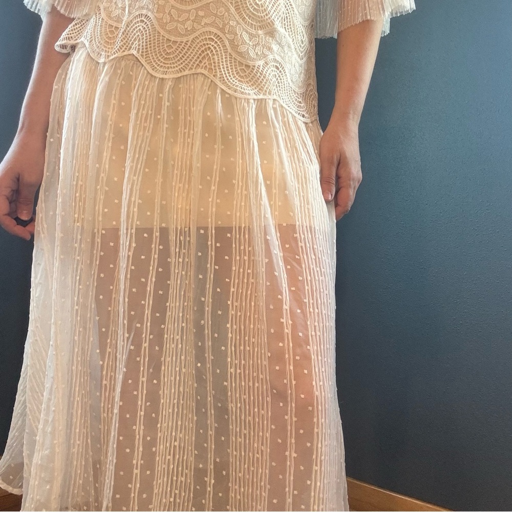 Elliatt Australia White High Neck Lace Midi Dress size M - Picture 11 of 16